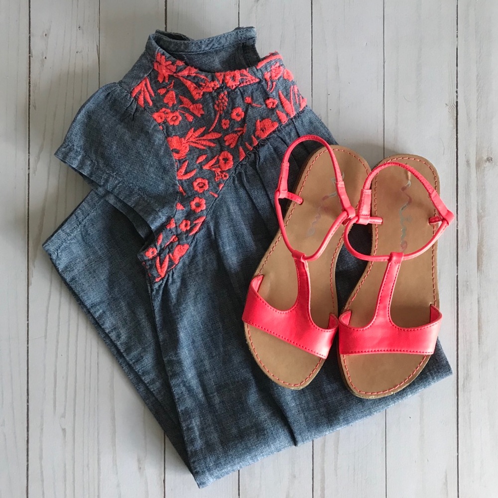 Nina -girls sandals size 13  great condition.